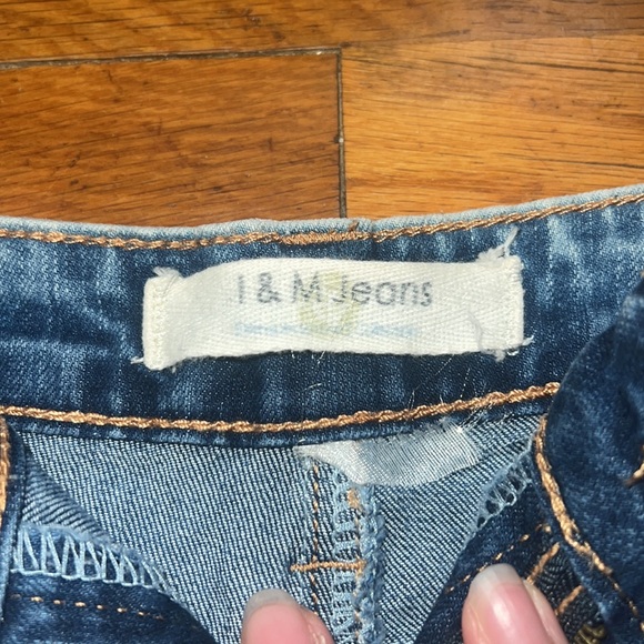 Shorts - Picture 3 of 3